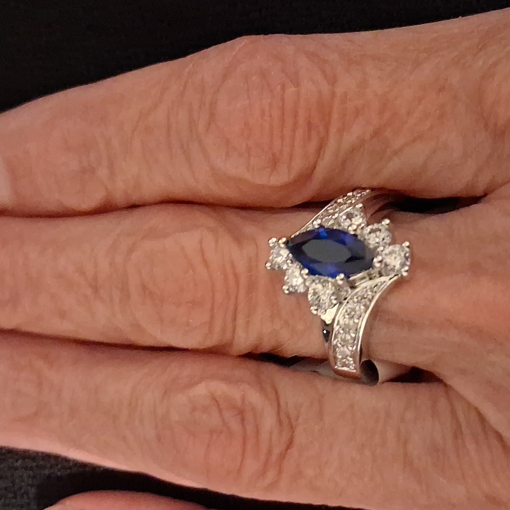 Dazzling Silver Ring with Blue Gemstone - Picture 7 of 9